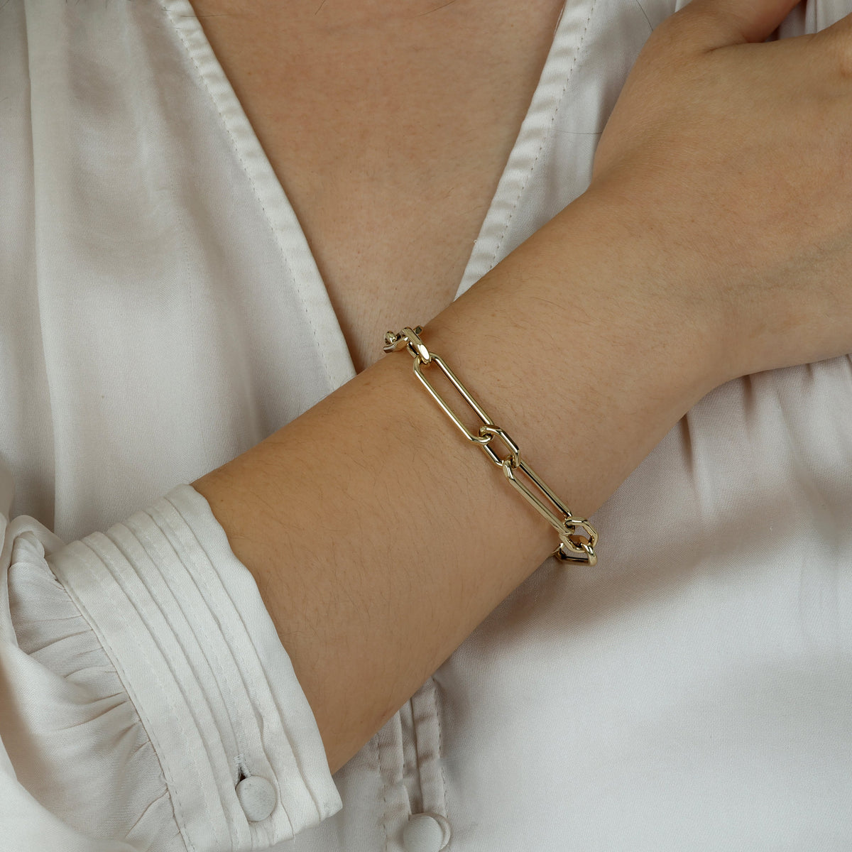 14K Gold Chunky Paper-clip Chain-Link Bracelet Bracelet ABGBR-106-G  - Abtin & Co.