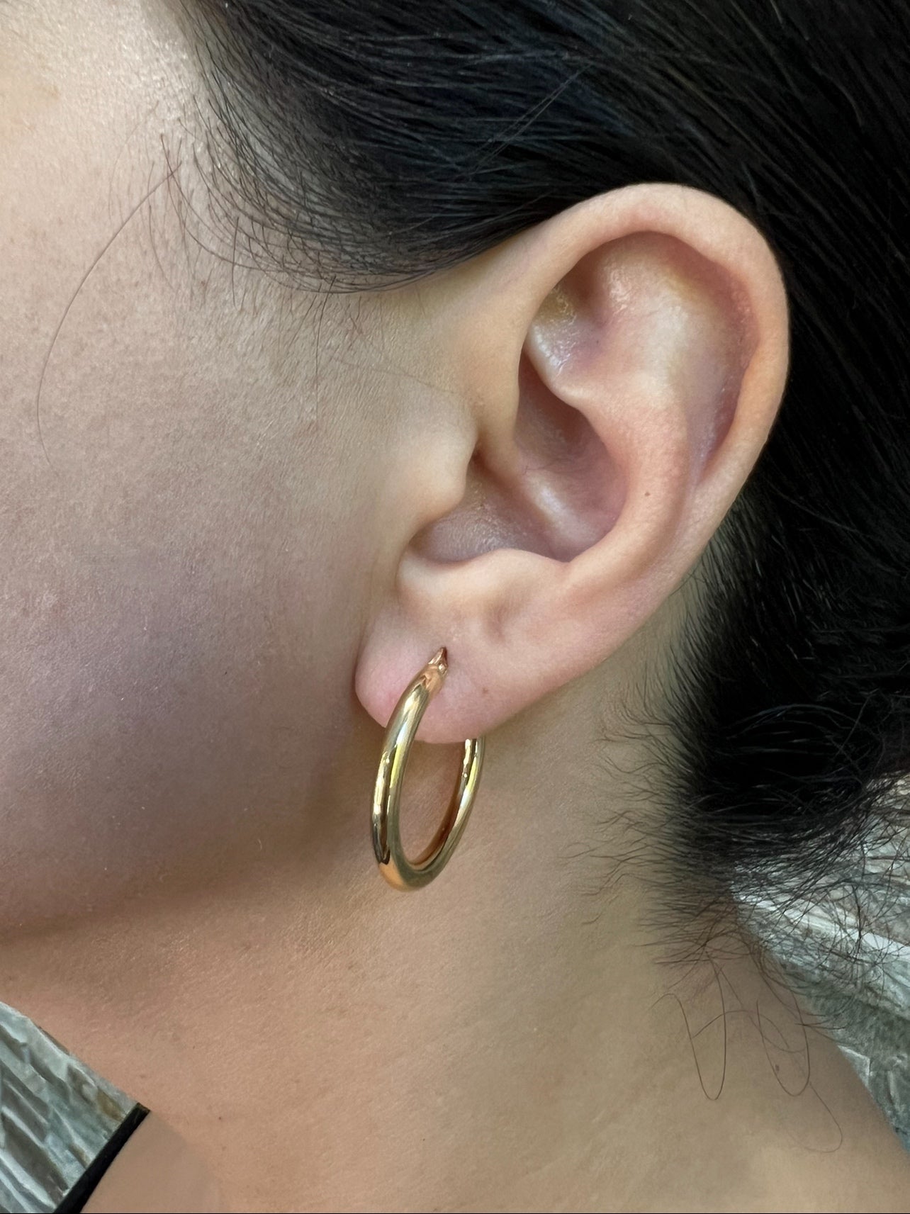 14K Gold Tube Medium Hoop Earrings Earring ABGE-106-G  - Abtin & Co.