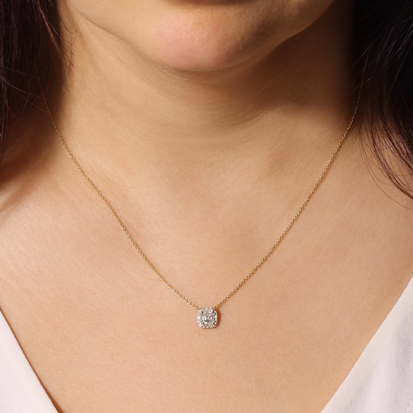 Asscher Éclat Halo Pendant