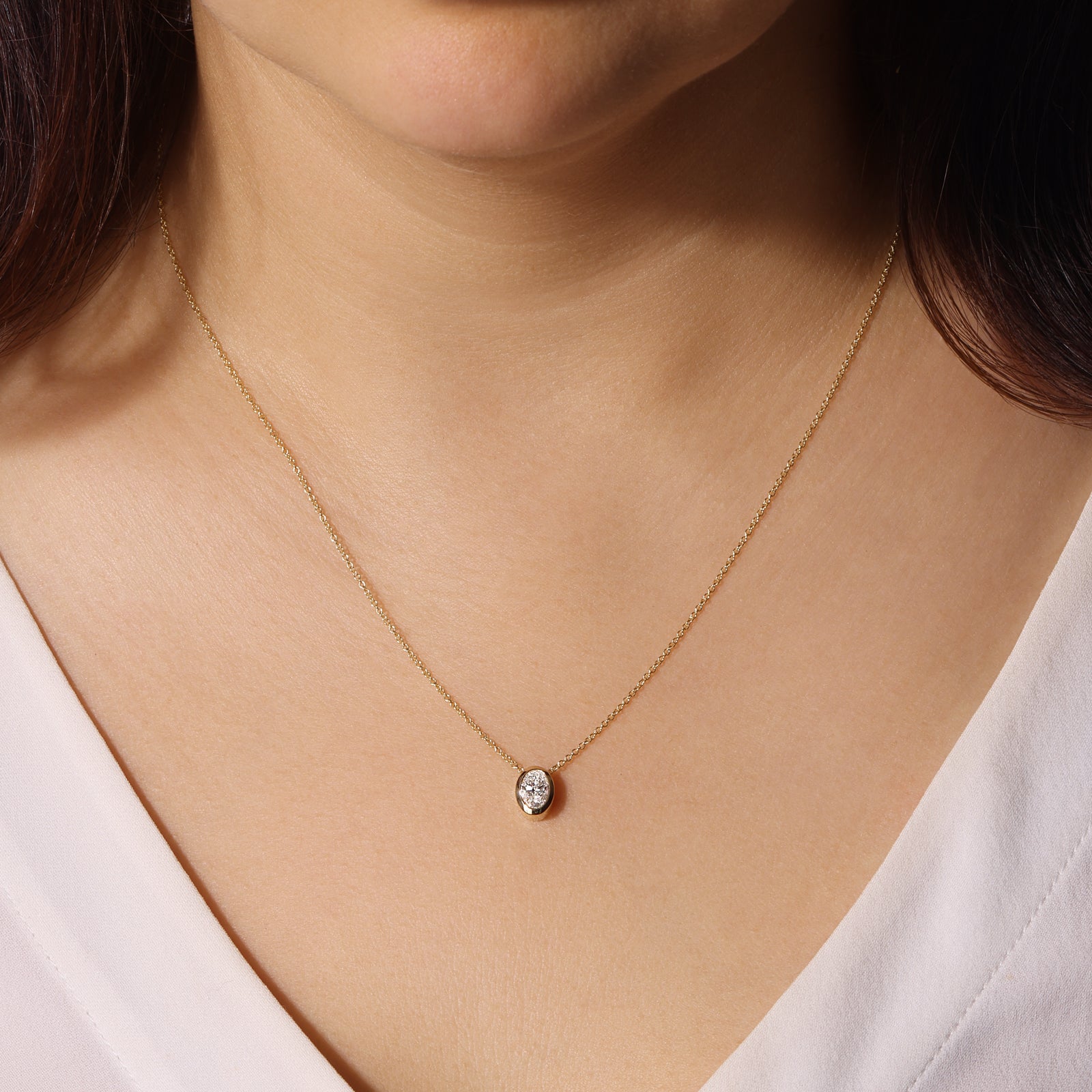 Oval Bezel Lumière Pendant