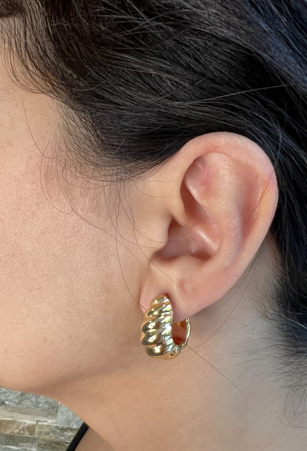 14K Scalloped Puff Huggie Earrings