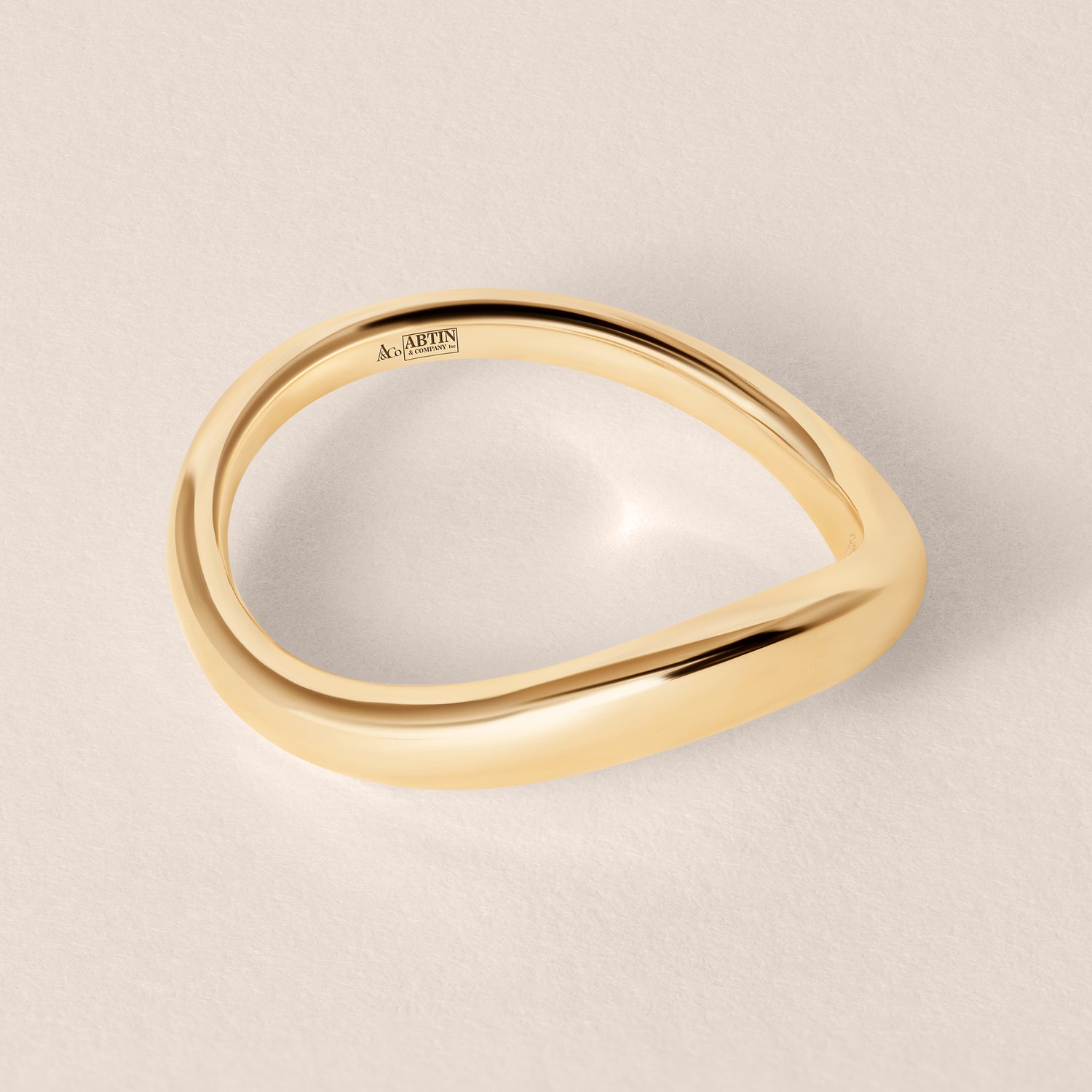 LIORA PLAIN GOLD CONTOUR Band