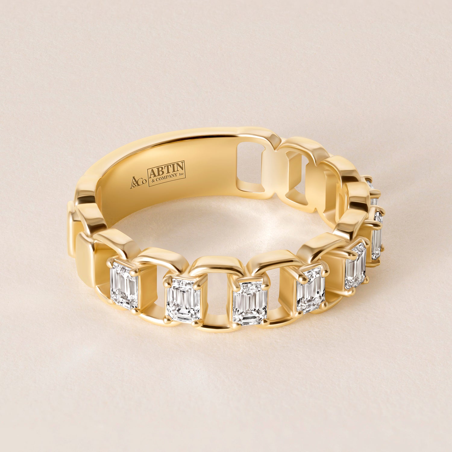 EMERALD CUT ICONICA Band