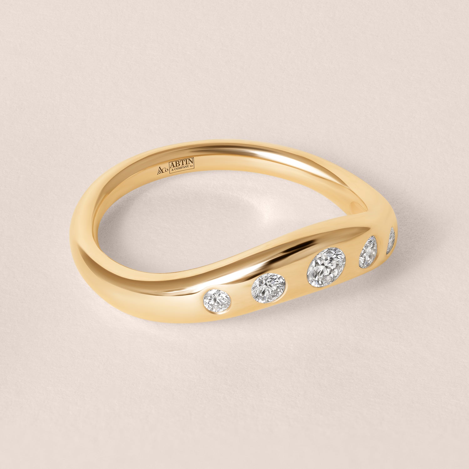 LIORA DIAMOND CONTOUR Band
