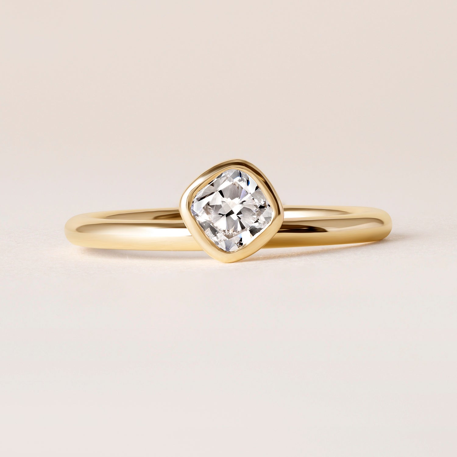 Offset Cushion Lux Ring