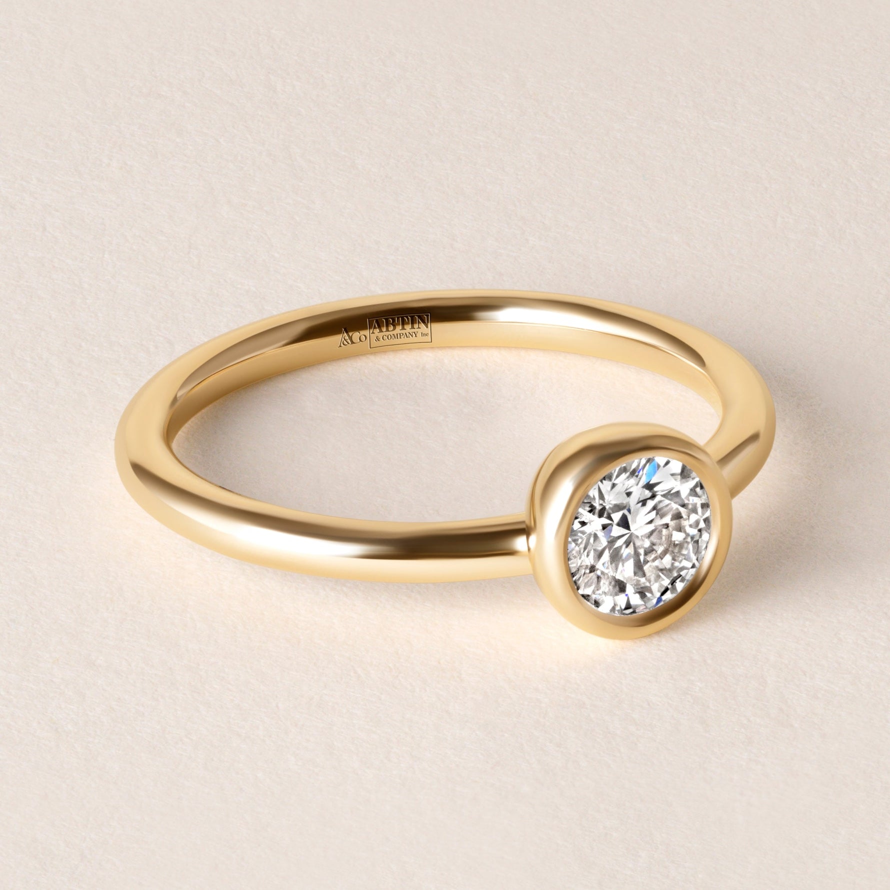 Offset Round Luxe Ring Ring ABB-710.3-RD-D-1  - Abtin & Co.
